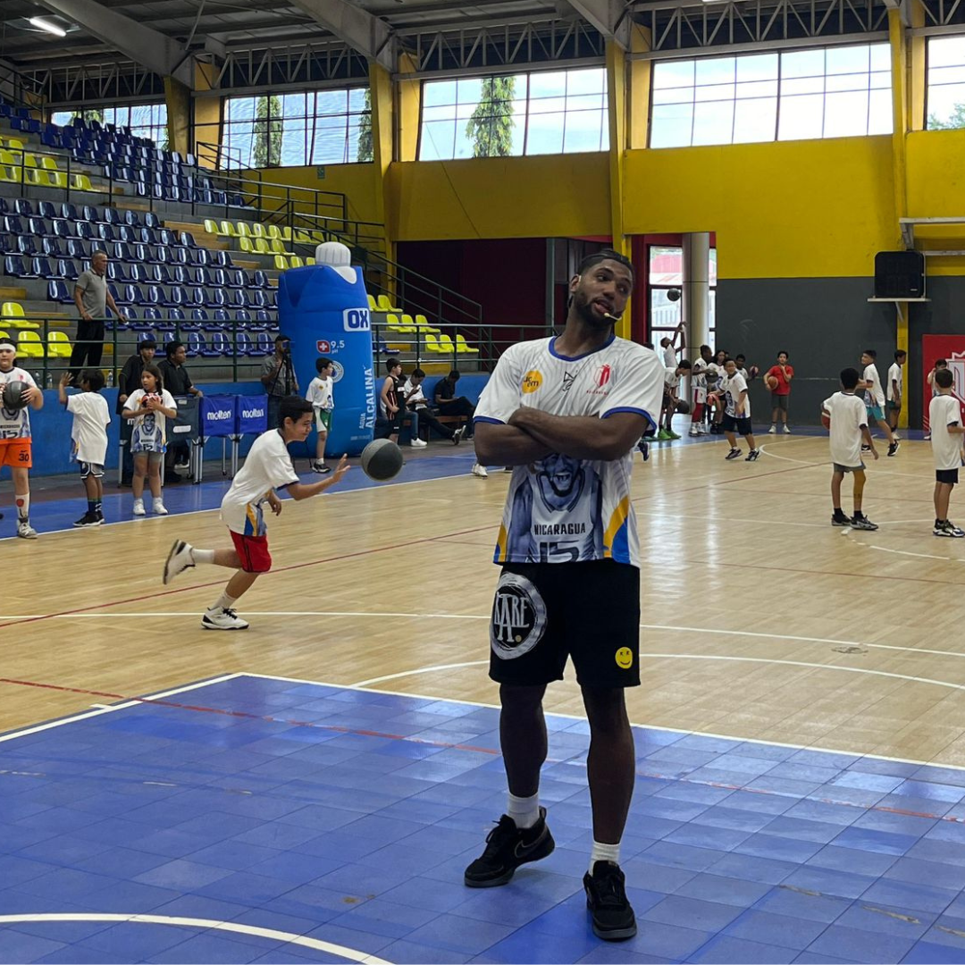 Estrellas del Baloncesto empoderan a niños y niñas en campamento en Managua